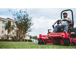 Pro-Turn® 100 Commercial Lawn Mowers